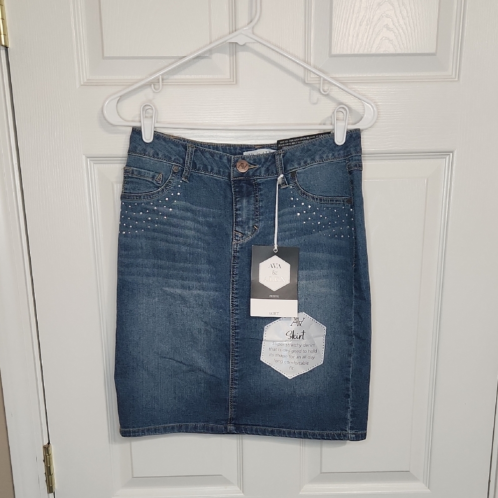 Blue Knee-Length Pencil Skirt for Casual Wear